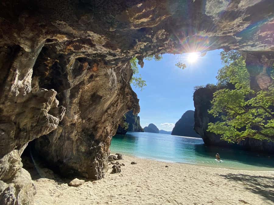 Krabi: Private Luxury Boat to Hong Islands Sunrise & Picnic - Food, photos, and guide service