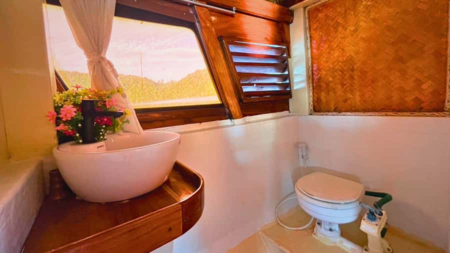 Krabi: Private Luxury Boat to Hong Islands Sunrise & Picnic - What to pack and what to watch