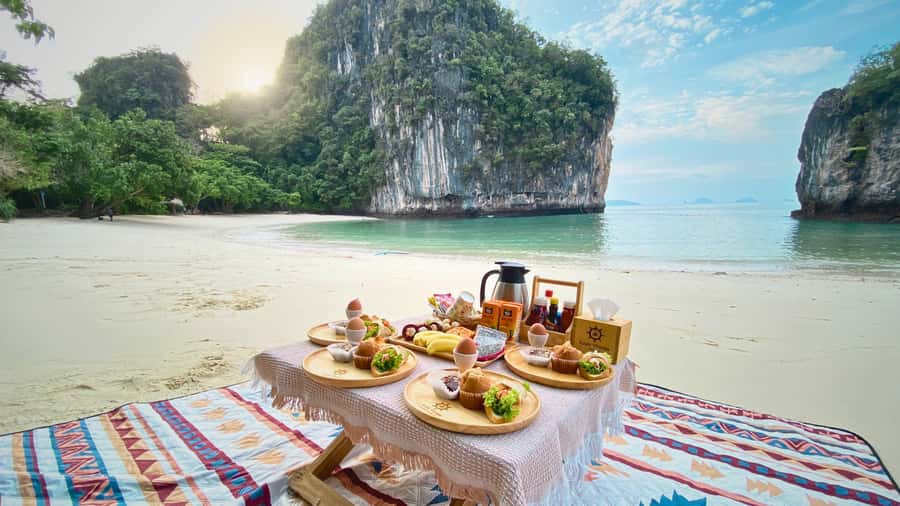 Krabi: Private Luxury Boat to Hong Islands Sunrise & Picnic - A 5:00 AM start from Krabi