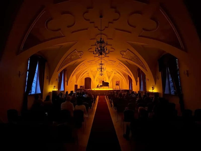 Krakow: Piano Trio Chopin & Friends Concert VIP with Wine - A concert beside Wawel Castle