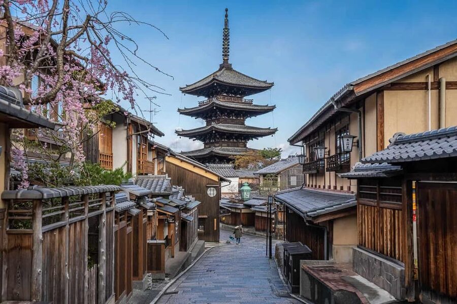 Kyoto: Private Highlights Tour with Guide and Luxury Vehicle - Your guide is the key to making the day work