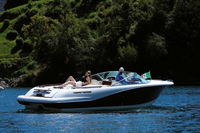 Lake Como: 2-Hour Luxury Speedboat Private Tour - Leaving Como and heading toward the grand villas
