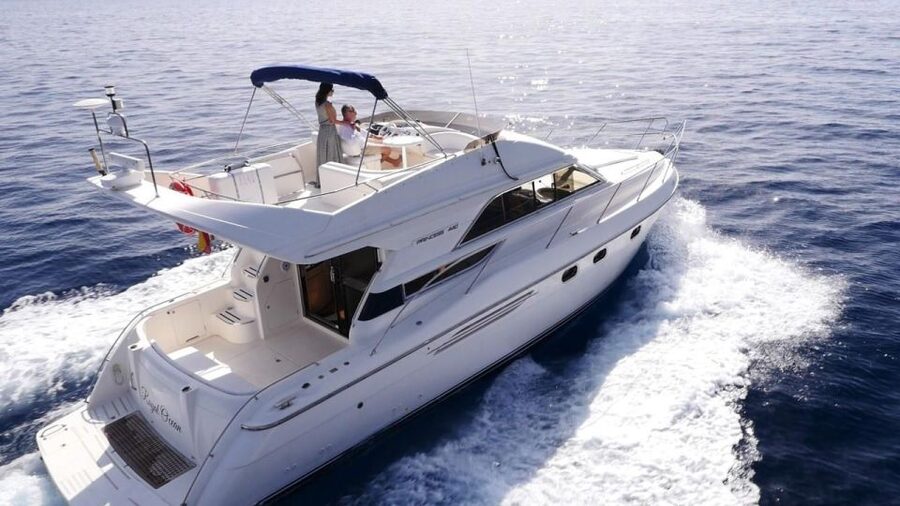 Las Galletas: Private Luxury Yacht Cruise with Lunch - Lunch at anchor with food and drinks included