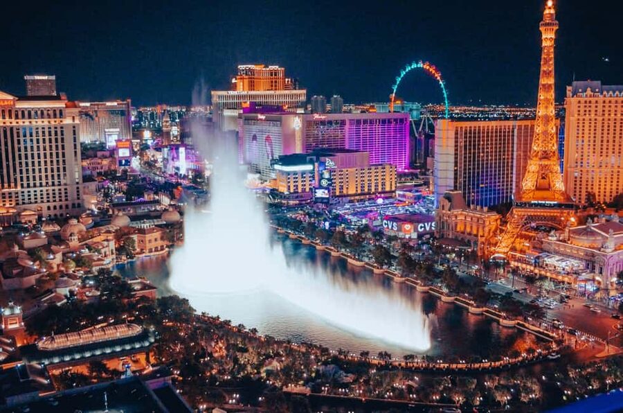 Las Vegas: Helicopter Tour of the Strip with Window Seats - The 15-minute flight route, from Mandalay Bay to Fremont Street