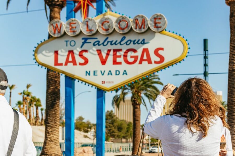 Las Vegas: Hoover Dam Ultimate VIP Tour with Lunch - Pickup from the Strip and downtown