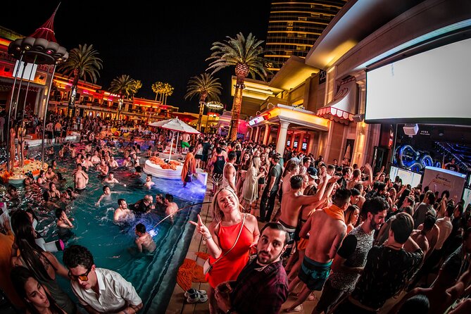 Las Vegas Nightclub VIP Entry with Party Bus - The party bus transfer between clubs