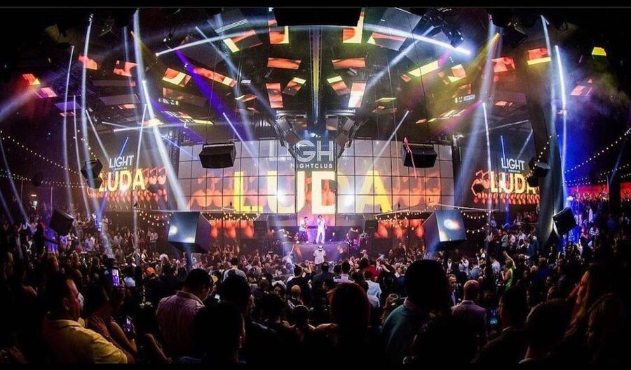 Las Vegas: Skip-the-Line VIP Nightclub Crawl - What happens at the first club