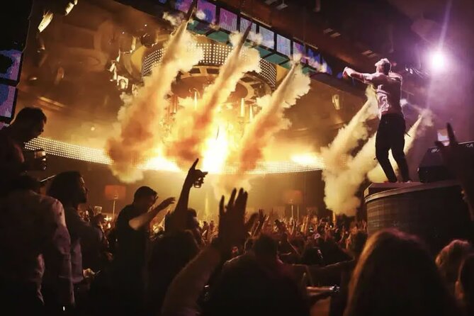 Las Vegas: VIP Club Crawl with Party Bus, Express Entry & Drinks - Stop two: drink specials and the cost of convenience
