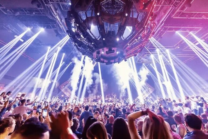 Las Vegas: VIP Club Crawl with Party Bus, Express Entry & Drinks - Going alone or with friends
