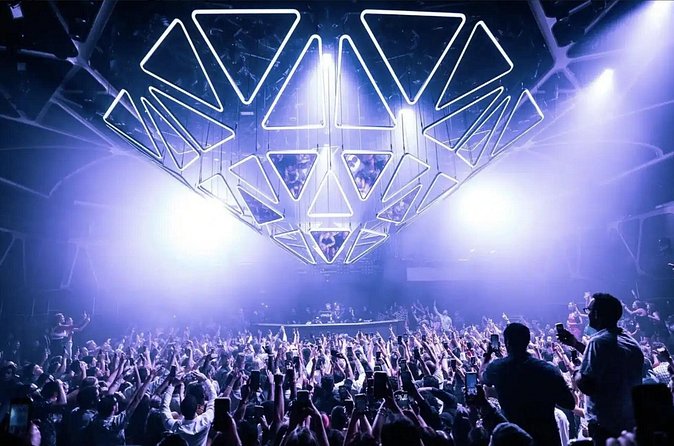 Las Vegas: VIP Club Crawl with Party Bus, Express Entry & Drinks - What the host adds to the night