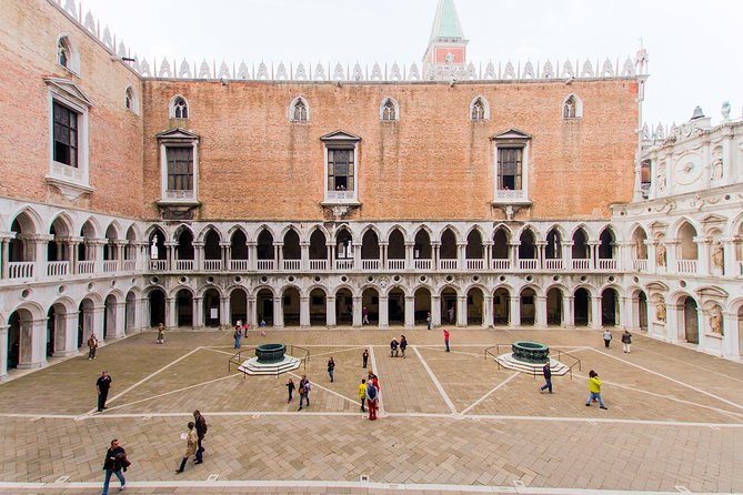 Legendary Venice: Doge's Palace, St Mark's & VIP Terrace Access - How the guides affect the visit
