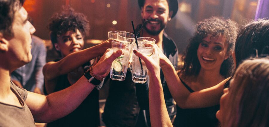 Leipzig: Bar and Club Tour with Free Shots and VIP Entry - Starting at the hotel entrance