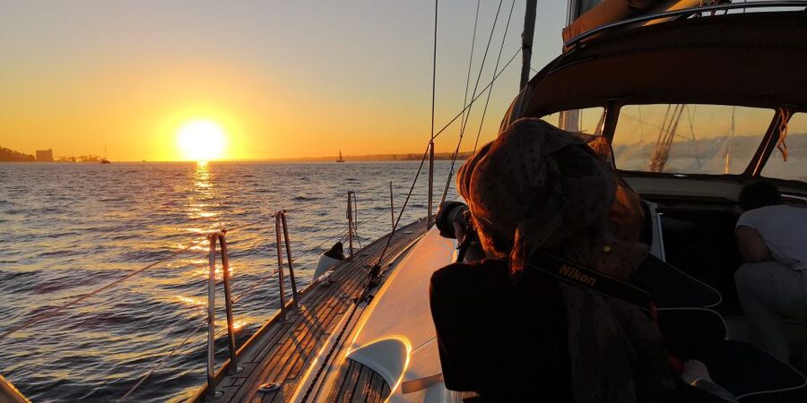 Lisbon: 2-Hour Sunset Sailing Tour on Luxury Sailing Yacht - Alfama, São Jorge Castle, and the old hills