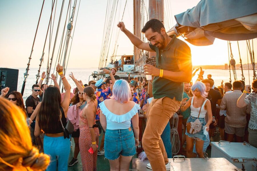 Lisbon Boat Party - Live DJ & Afterparty with VIP Club entry - Cais do Sodré and the central waterfront
