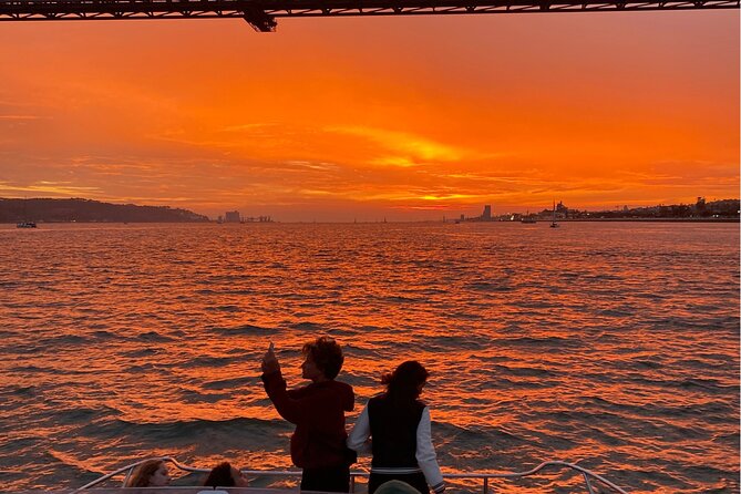 Lisbon: Catamaran Luxury Sunset and Wine Tour - Praça do Comércio and central Lisbon