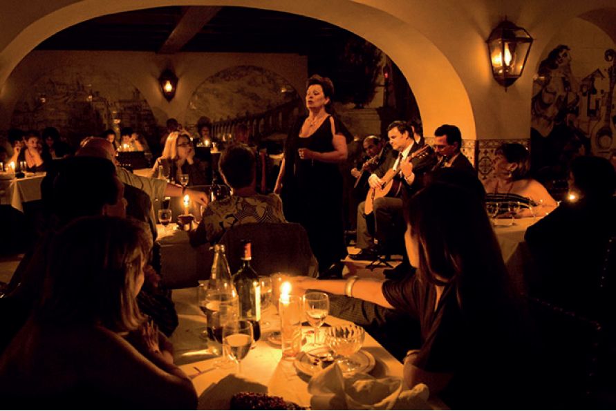 Lisbon: Luxury Fado Tour with Dinner included - Lisbon after dark, from a private car
