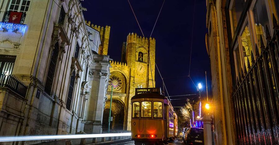 Lisbon: Luxury Fado Tour with Dinner included - Who will enjoy this evening most