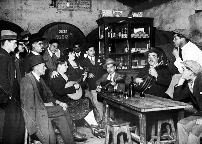 Lisbon: Luxury Fado Tour with Dinner included - Alfama, cathedral, and the National Pantheon