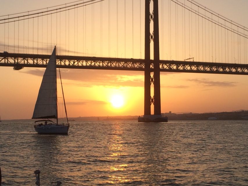 Lisbon: Luxury Private Sailing Boat Cruise on River Tagus - Choosing between sightseeing and Cascais Bay
