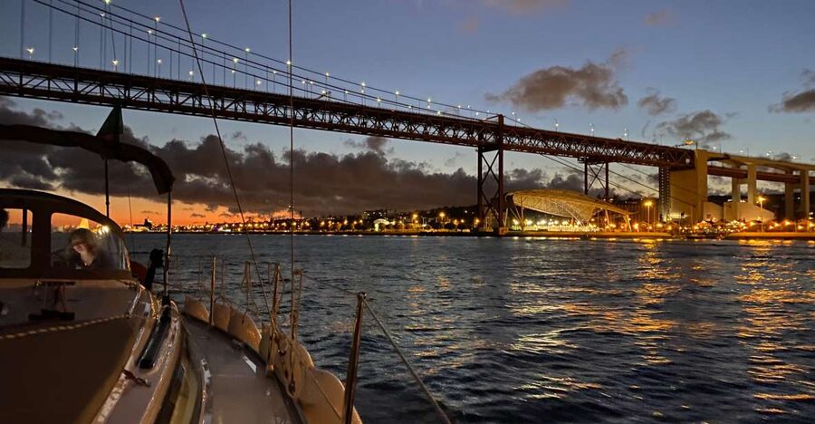 Lisbon: Luxury Sailboat Cruise at Night - Why Lisbon looks best from the Tagus at night