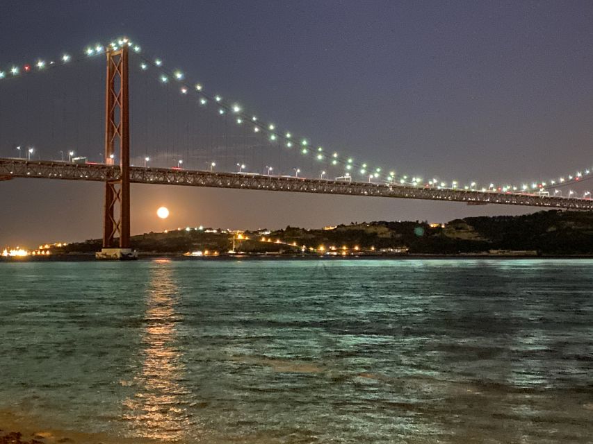 Lisbon: Luxury Sailboat Cruise at Night - Drinks, comfort, and the luxury label