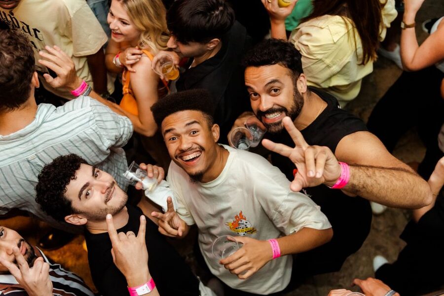 Lisbon PinkStreet Pubcrawl: 1hOpen Bar, Shots,VIP Club Entry - A social night, not a sightseeing tour