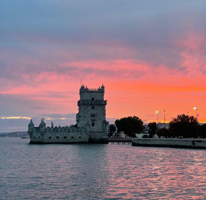 Lisbon: Private Luxury Catamaran Tour with Welcome Drink - What the crew adds to the experience