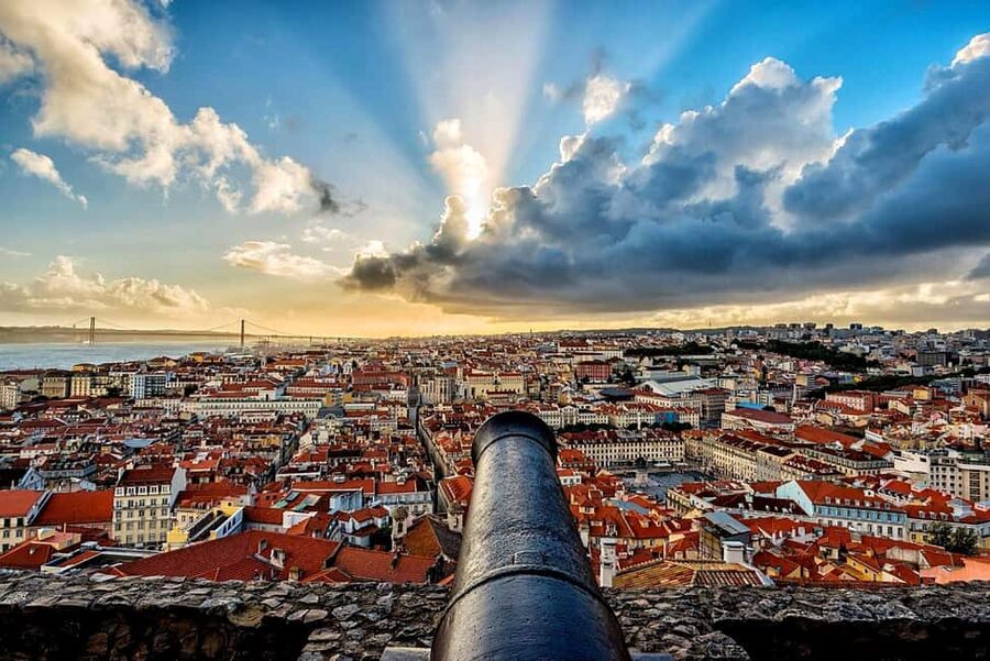 Lisbon: Private Luxury Tour to Belém, Cristo Rei and Alfama. - Lisbon Cathedral, São Vicente, and Alfama