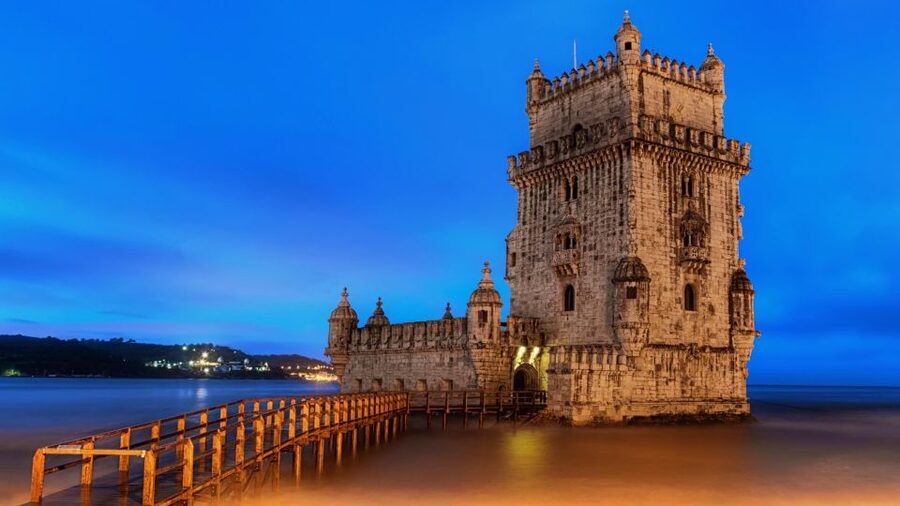 Lisbon: Private Luxury Tour to Belém, Cristo Rei and Alfama. - Lisbon from above at Graça and Eduardo VII Park