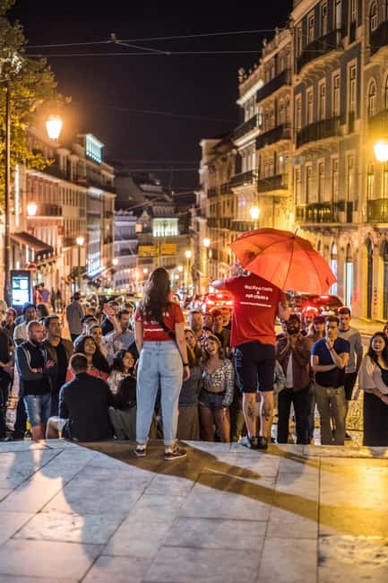 Lisbon: Pub Crawl with Open Bar and VIP Club Entry - The first hour: unlimited beer or sangria