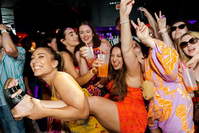 Lisbon: Pub Crawl with Open Bar, Shots & VIP Club Entry - Cais do Sodré and the final club entry