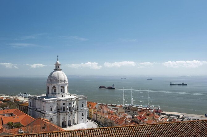 Lisbon Sunset Sailing Tour on Luxury Sailing Yacht with 2 Drinks - Key points before you book