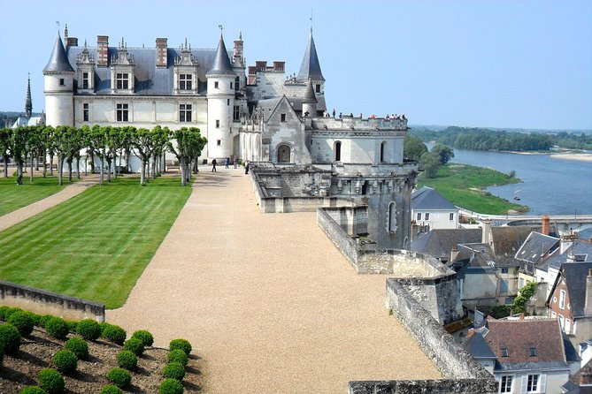 Loire Valley Castles VIP Private Tour: Chambord, Chenonceaux, Amboise - Chenonceau, the château over the river