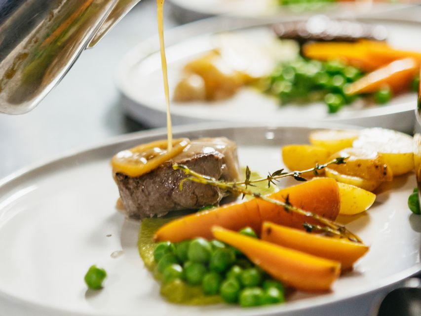 London: 6-Course Gourmet Dinner on a Luxury Coach - The six-course dinner, one plate at a time