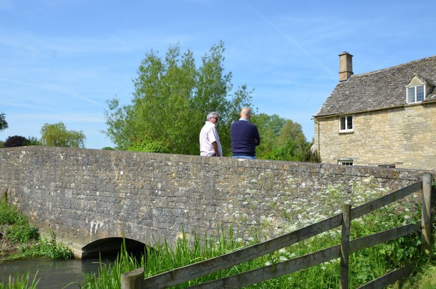 London: Downton Abbey Countryside Black Taxi VIP Tour - A countryside pub break between the filming locations