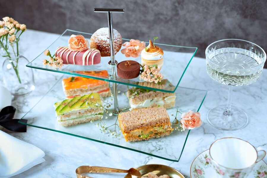 London: Traditional Afternoon Tea Tour in a Luxury Coach - Why the small group matters