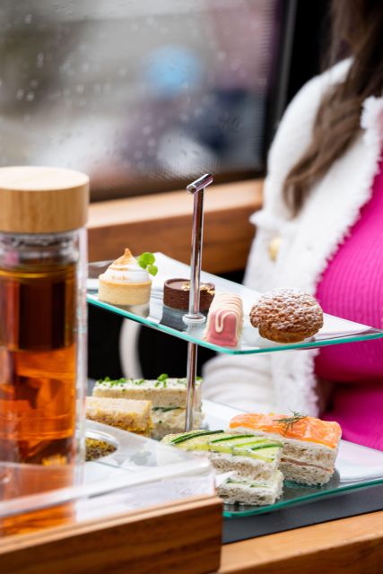 London: Traditional Afternoon Tea Tour in a Luxury Coach - Meeting point, timing, and practical planning