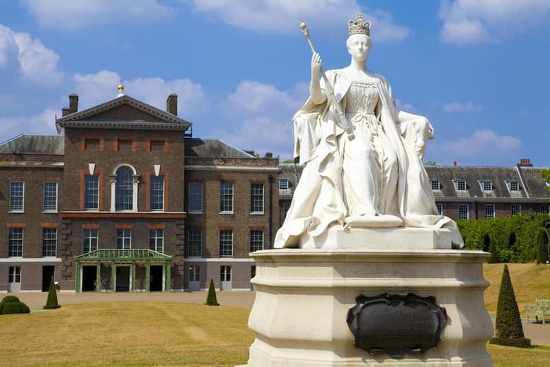 London: VIP Kensington Palace Gardens Tour & Royal High Tea - The Diana statue and the modern royal story