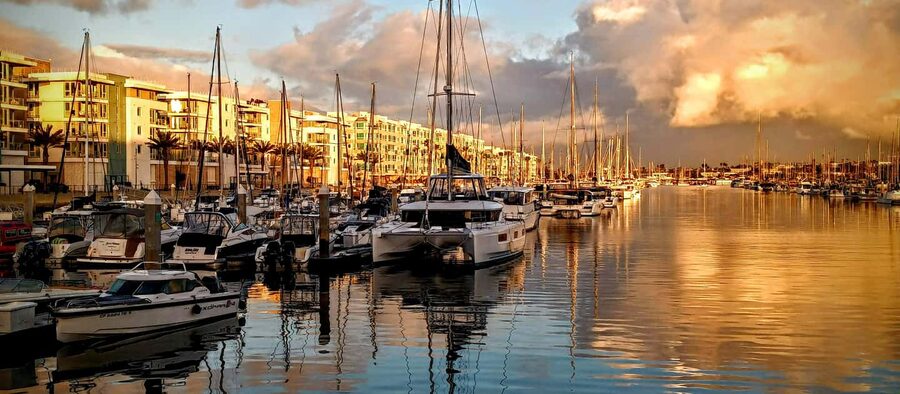 Los Angeles #1: Luxury Boat Cruise-Wine, Cheese & Sea Lions - Who should book this Marina del Rey cruise?