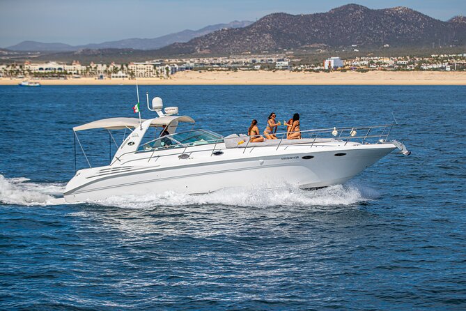 Luxury 42' Yacht Tour in Cabo for Snorkeling and Sunset - A short run toward the Pacific