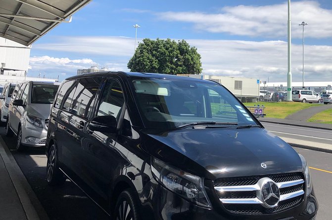 Luxury Airport transfers in Auckland - Price, timing, and cancellation details