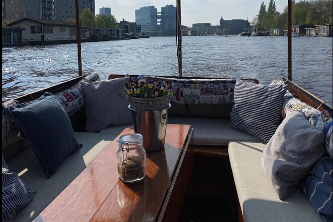 Luxury Amsterdam Canal Cruise – Unlimited Cocktails Included (1H) - Old canal houses from a better angle