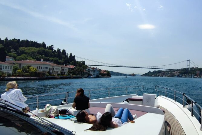 Luxury Bosphorus Yacht Cruise – Stopover in Asian Side - Settling aboard the yacht