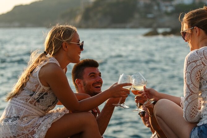 Luxury Catamaran Cruise, Dia Island –Open Bar & Lunch -Top Rated! - Who will enjoy this cruise most?