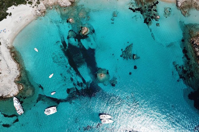 Luxury catamaran from Porto Rafael-Palau to the Maddalena Archipelago - What lunch and drinks add to the day