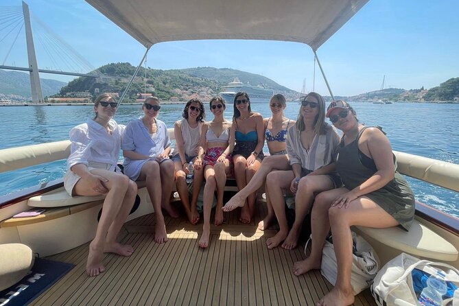 Luxury Elaphite Islands half day Cruise with lunch Apreamare - Crew service and the personal feel