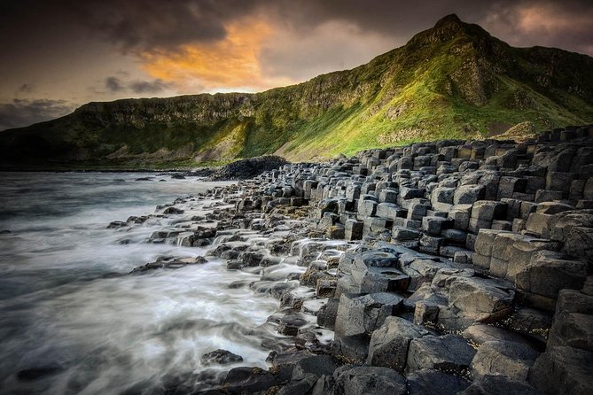 Luxury Giants Causeway Tour in Mercedes + FREE Belfast Mural Tour - A private Mercedes day from Belfast
