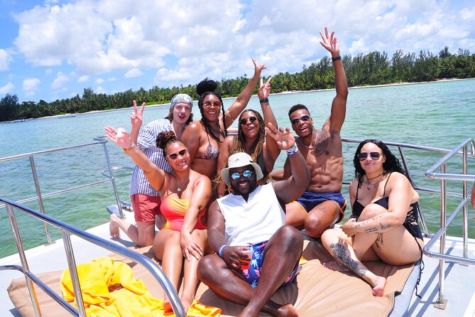 Luxury Hip Hop Boat Party–Drinks, Music, and the Best Vibes in PC - Key points before you book