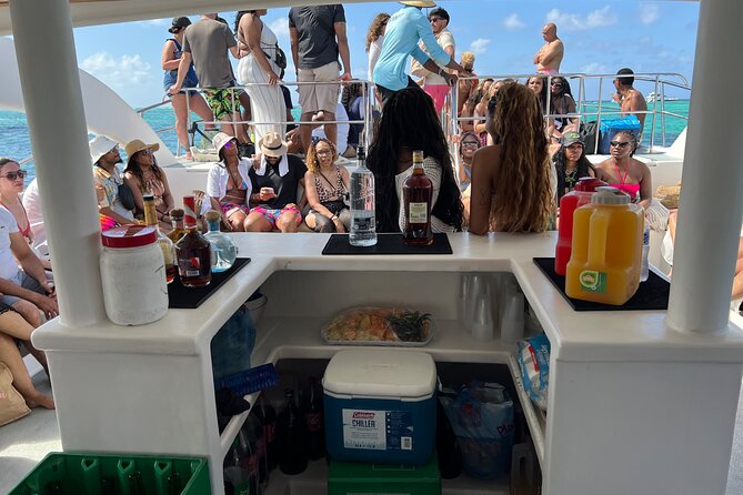 Luxury Hip Hop Boat Party–Drinks, Music, and the Best Vibes in PC - Open-bar drinks, fruit, nachos, and the food trade-off