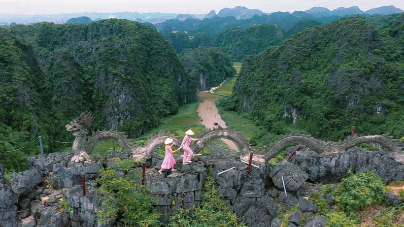 Luxury Limousine Tour: Hoa Lu, Trang An/Tam Coc & Mua Cave - Three Ninh Binh highlights in one long day